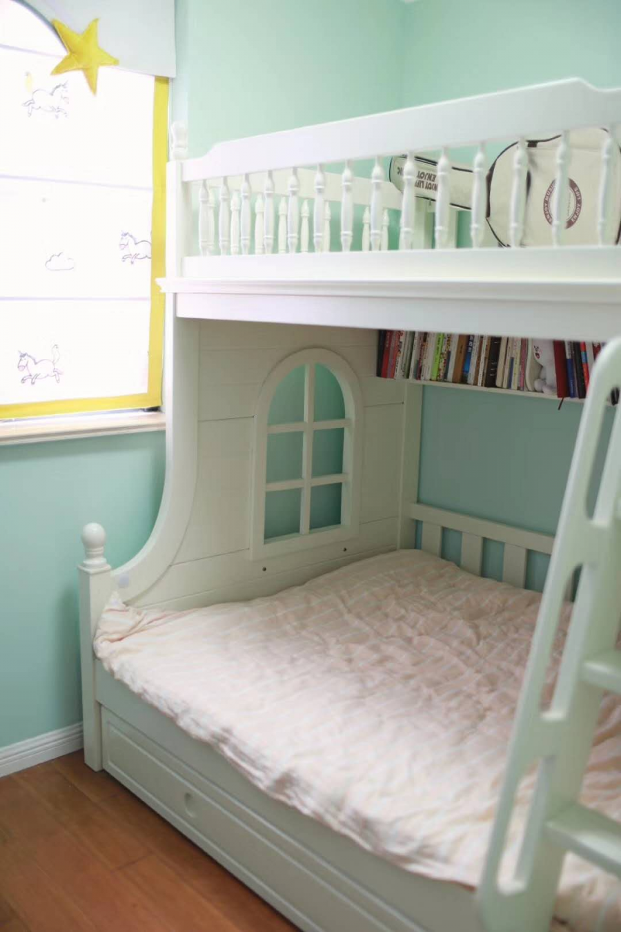 兒童房衣柜書桌一體效果圖